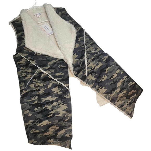LuLaRoe Jackets & Blazers - LulaRoe Marlow Shearling Vest - Camo - Small - NWT